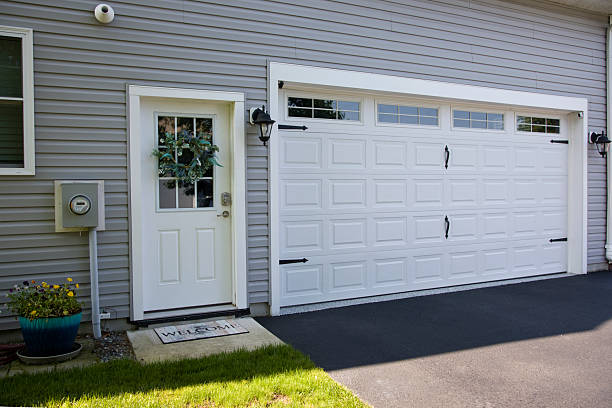 24/7 Emergency Garage Door Panel Replacement experts in San Buenaventura, CA